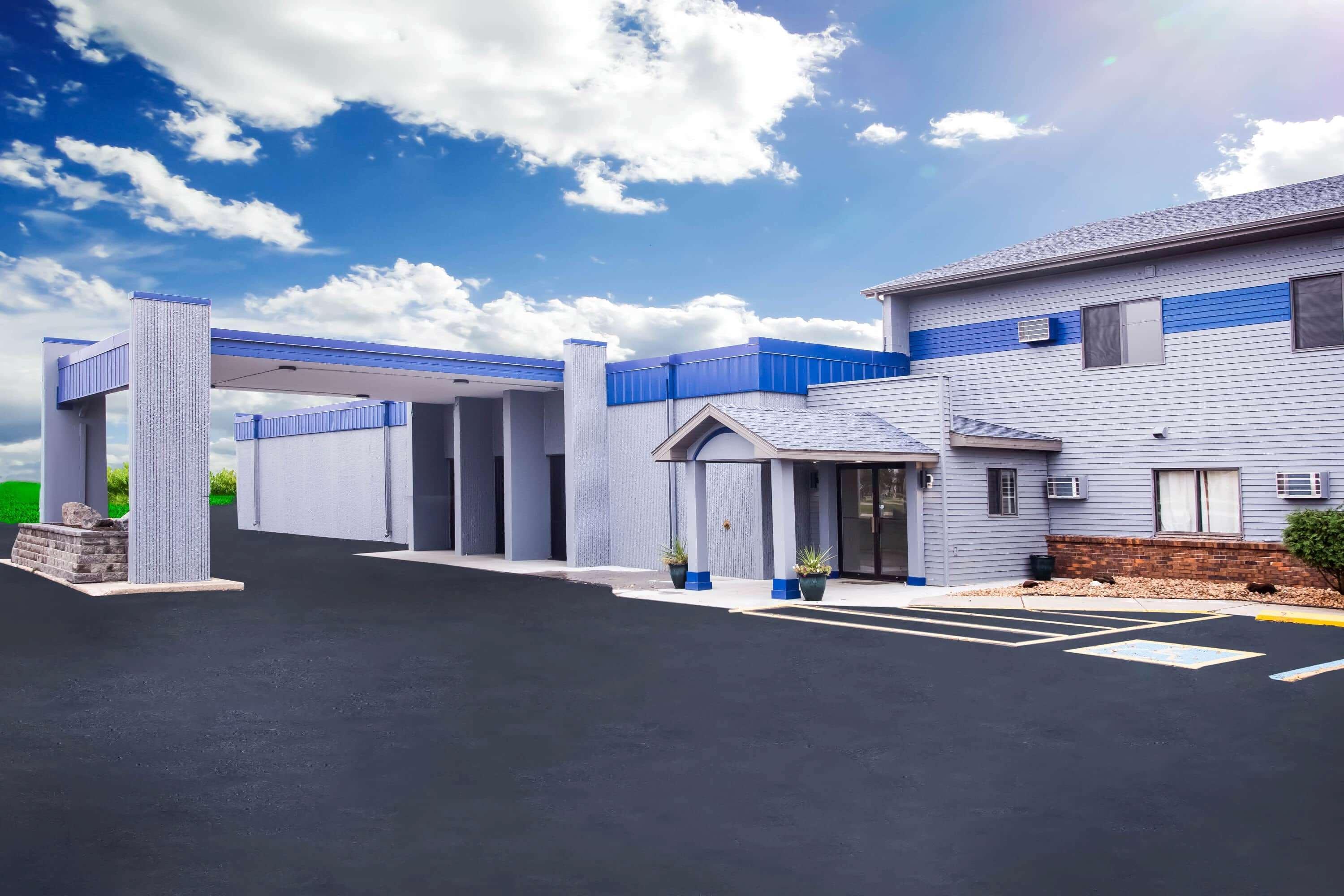 Travelodge By Wyndham Wahpeton Exterior photo