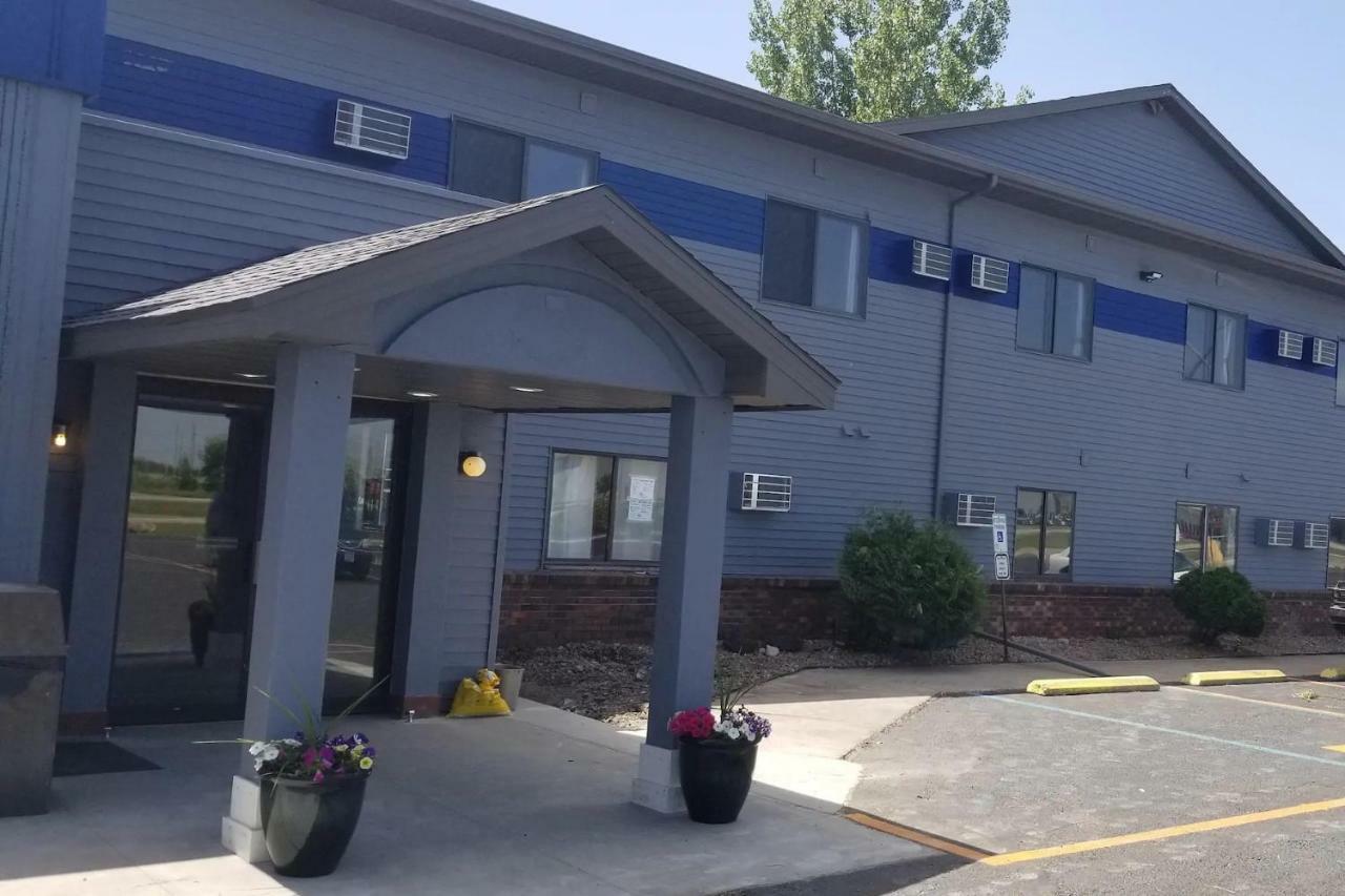 Travelodge By Wyndham Wahpeton Exterior photo